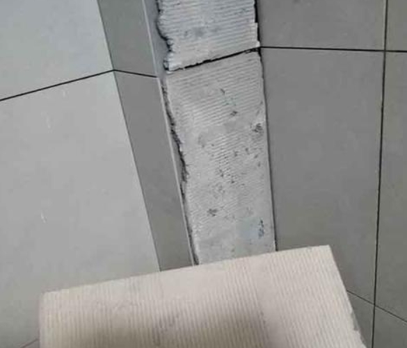 七台河瓷砖空鼓维修公司分享下厨房瓷砖脱落的补救措施。